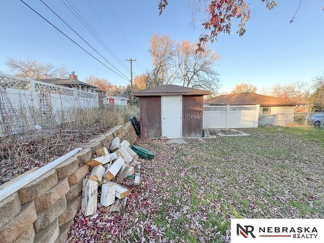 view of yard with a storage unit