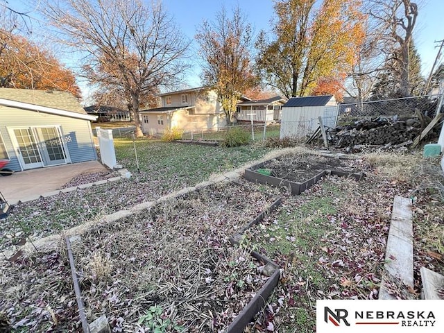 view of yard with a shed