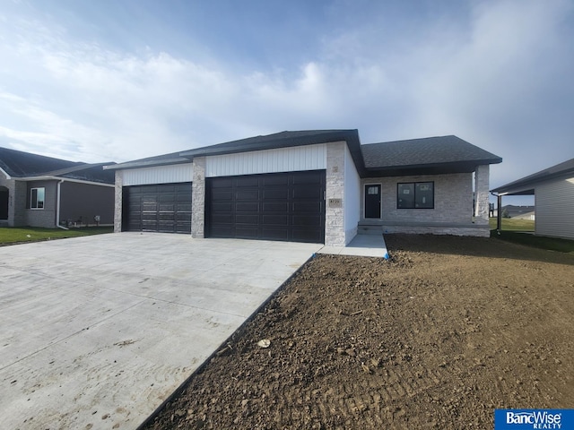 view of front facade with a garage