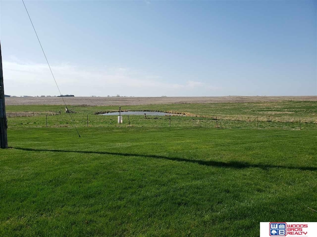 view of yard featuring a rural view