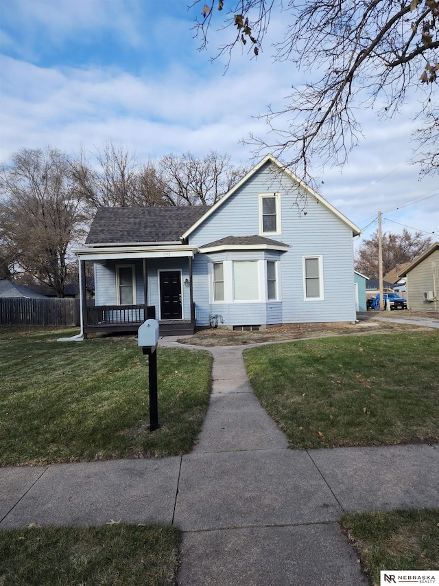 view of front of property featuring covered porch and a front yard