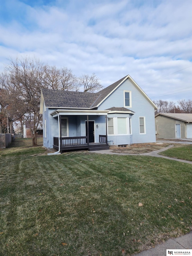 view of front facade with a front yard