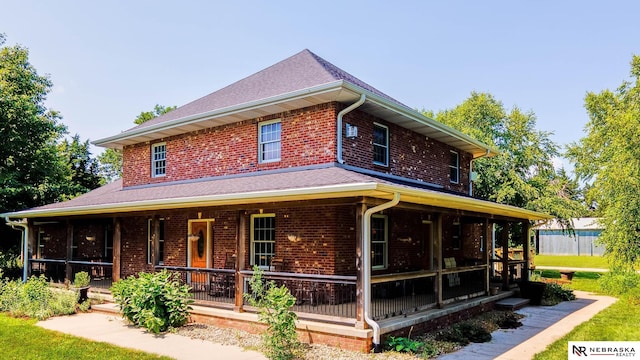 view of front of property featuring a porch