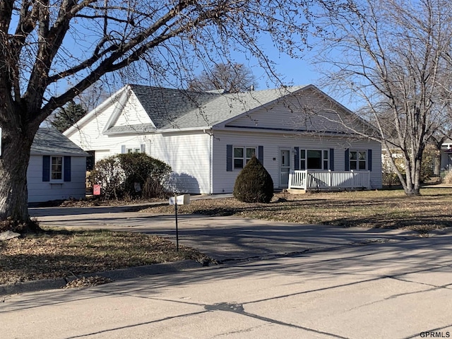 view of front facade with a porch