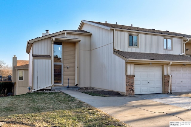 view of front facade with a garage and a front yard