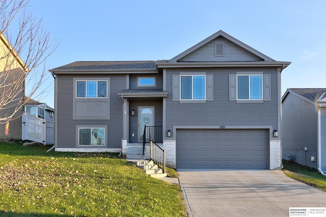 view of front of home featuring a garage and a front yard