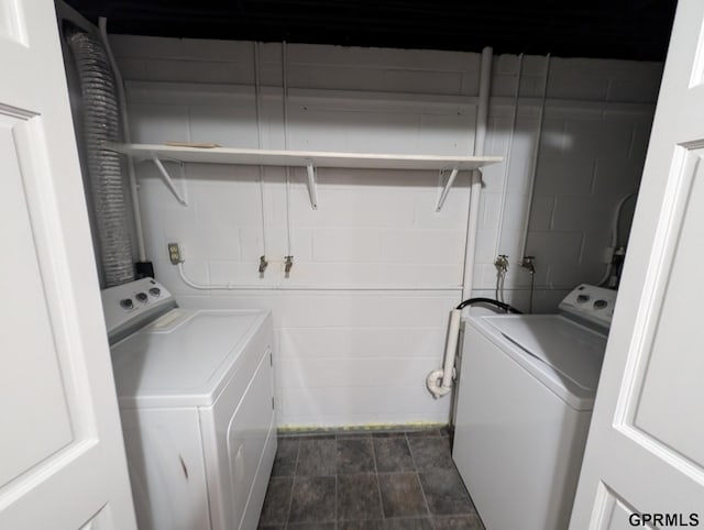 laundry room with washing machine and clothes dryer