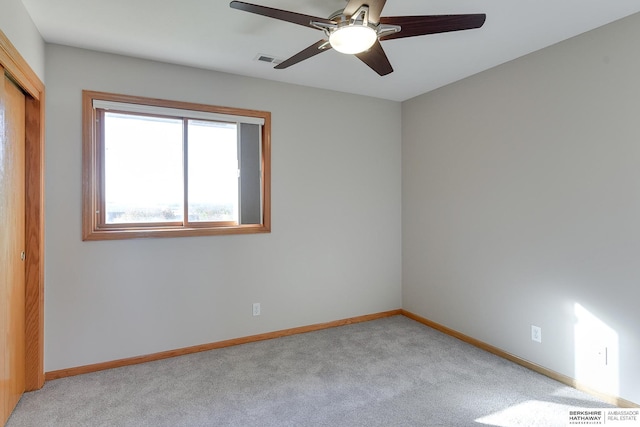 carpeted empty room featuring ceiling fan