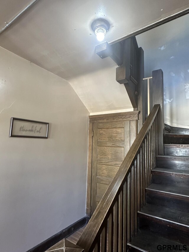 1424 4th Ave, Scottsbluff, NE 69361 - stairs featuring vaulted ceiling