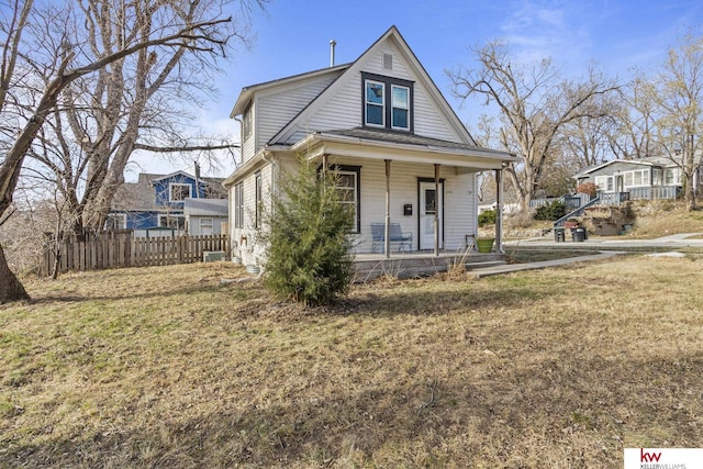 view of front of house featuring covered porch and a front yard