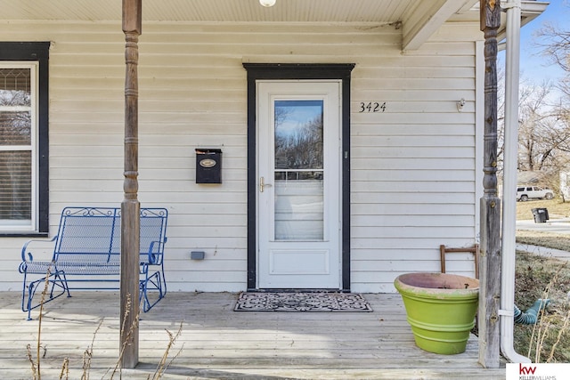 property entrance featuring covered porch