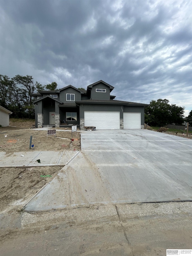 view of front of property featuring a garage