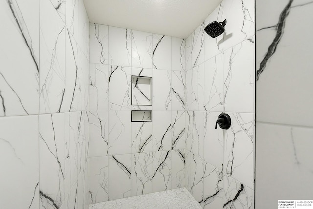 bathroom featuring a tile shower