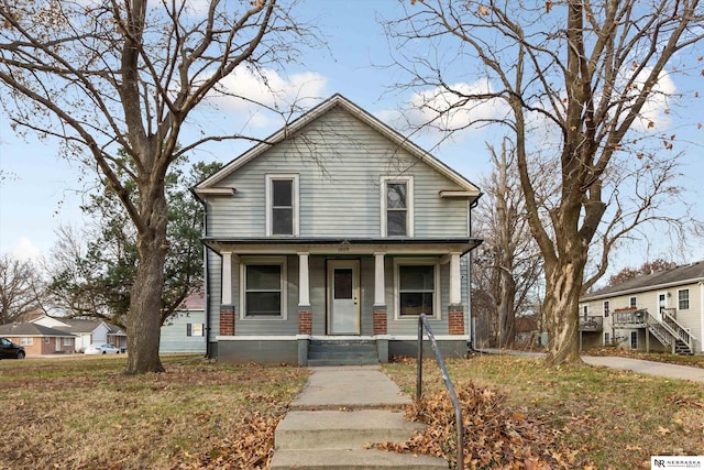 view of front of home featuring a porch and a front lawn