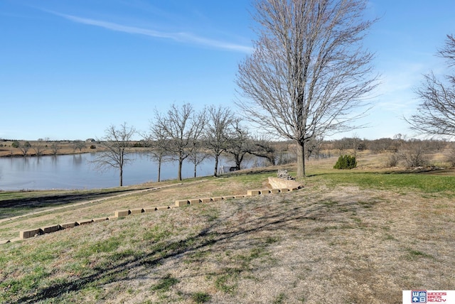 view of yard featuring a water view