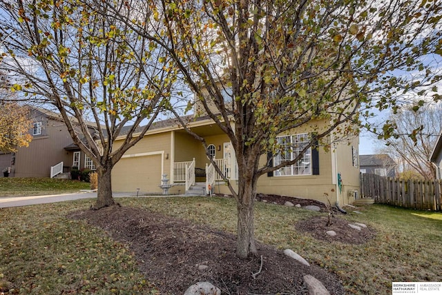 view of front of property featuring a front lawn and a garage