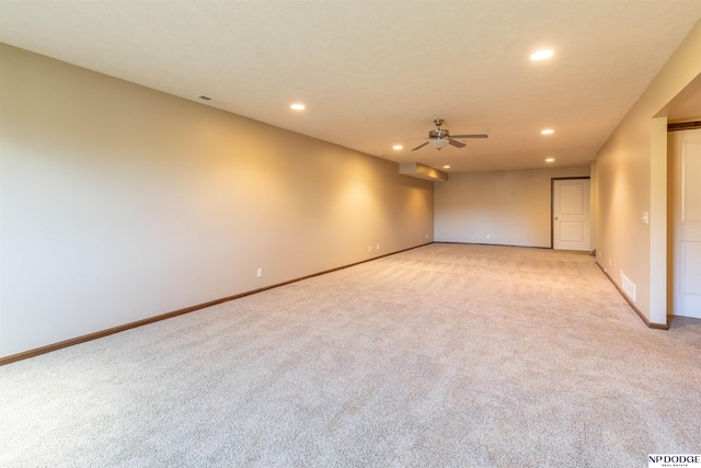 carpeted empty room featuring ceiling fan