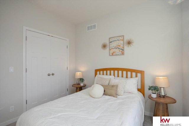 bedroom with carpet flooring and a closet