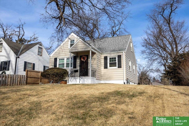 view of front of property with a front yard