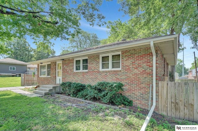 ranch-style house with a front yard