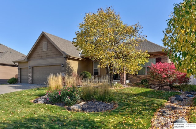 view of front of home featuring a garage and a front yard