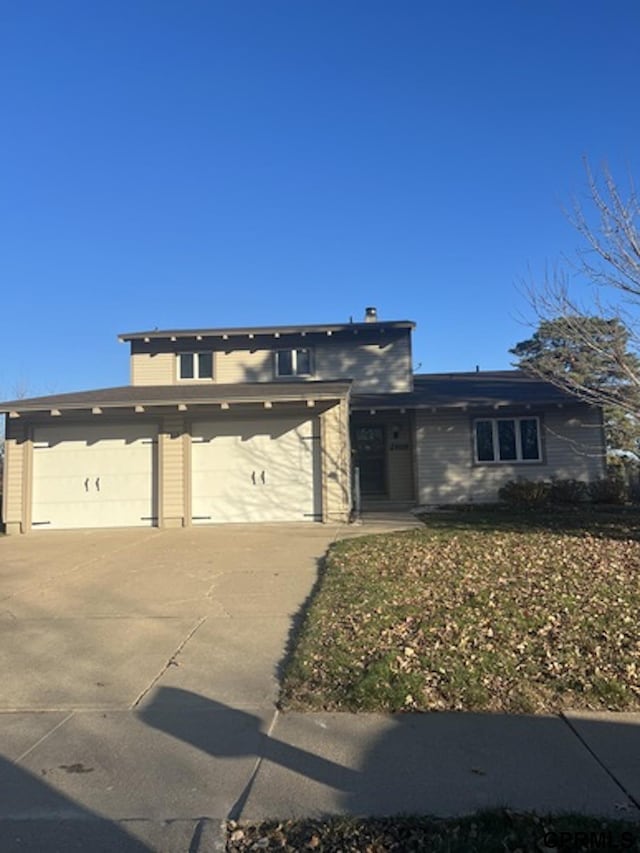 view of front facade featuring a garage