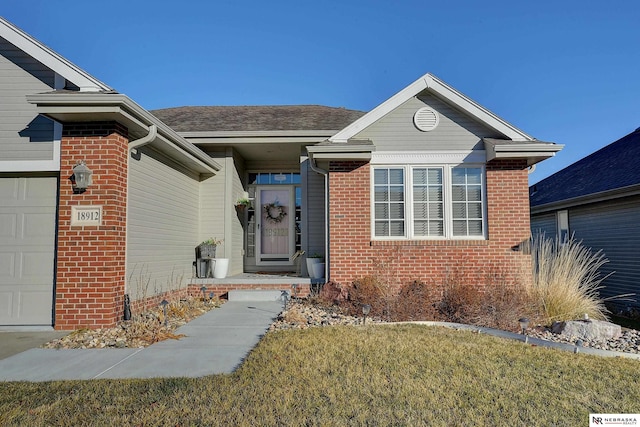 view of front of home featuring a front lawn and a garage