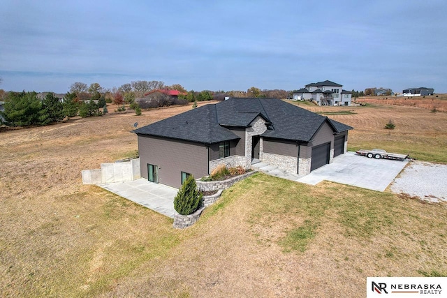 view of front of home featuring a garage and a front yard