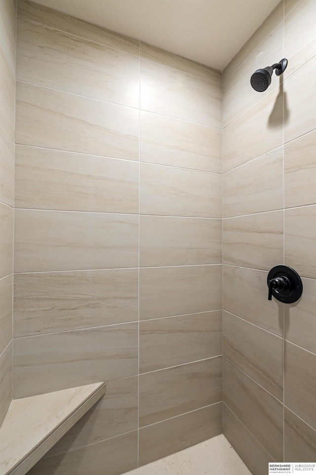 bathroom featuring a tile shower