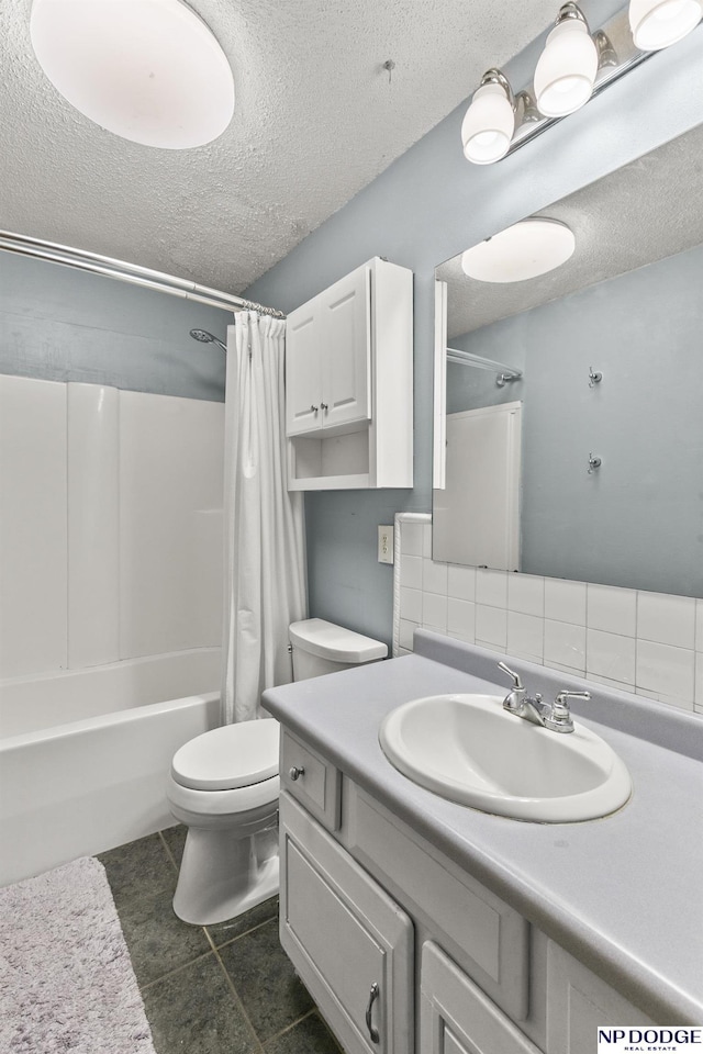 full bathroom featuring shower / bathtub combination with curtain, tile patterned floors, a textured ceiling, toilet, and vanity