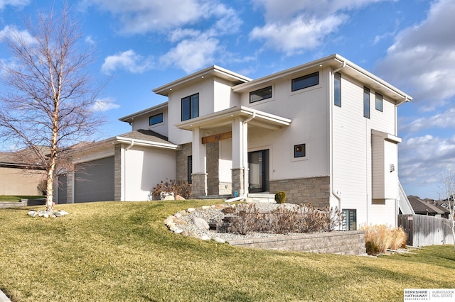 view of front of property featuring a front yard