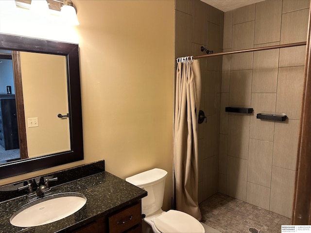 bathroom featuring a shower with shower curtain, vanity, and toilet