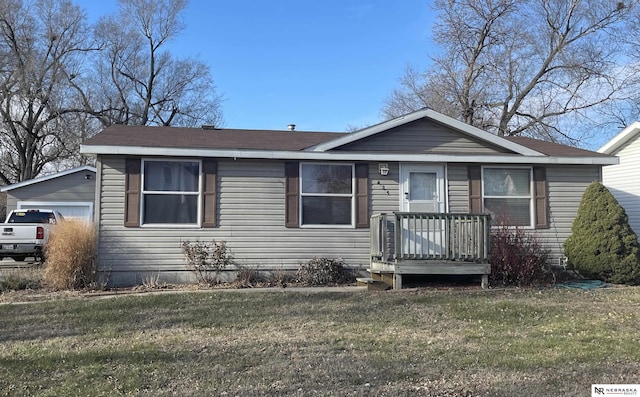 view of front facade featuring a garage and a front lawn