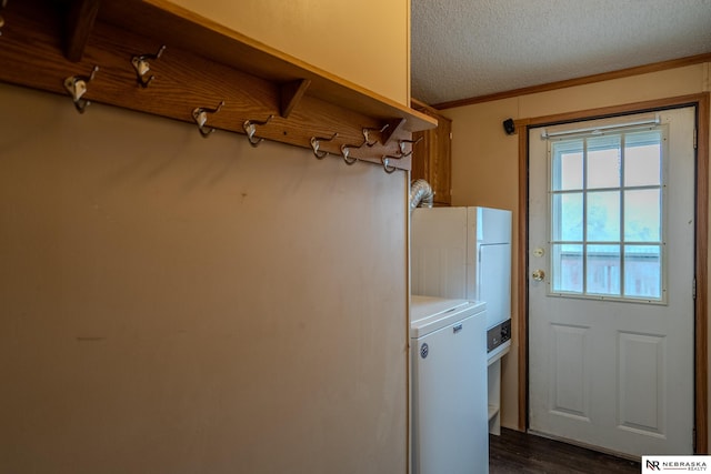 washroom featuring washer / dryer, a textured ceiling, dark hardwood / wood-style flooring, and crown molding