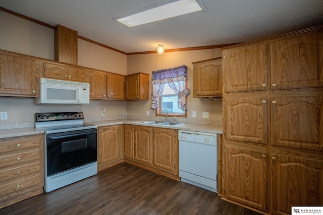 kitchen with white appliances, crown molding, sink, a textured ceiling, and dark hardwood / wood-style flooring