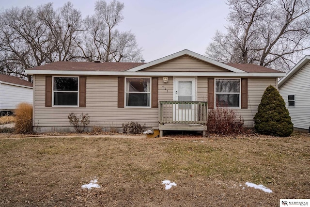 view of front of property with a front yard