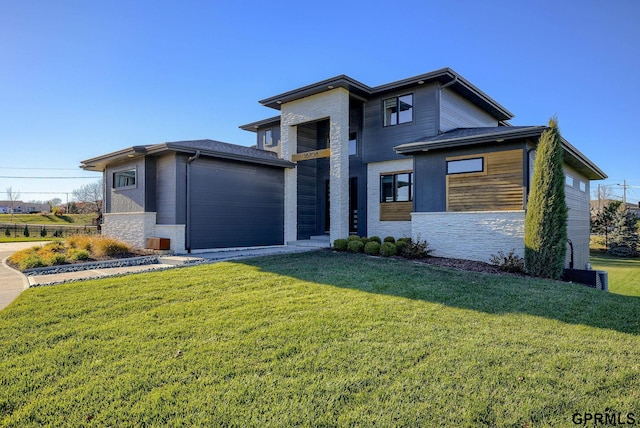 view of front of house with a front lawn