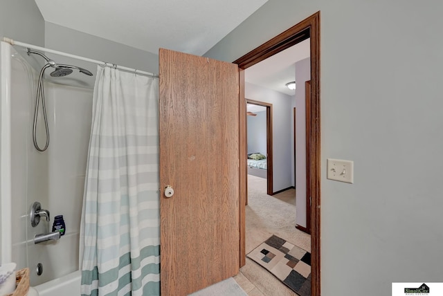 bathroom featuring shower / bath combo