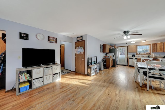 living room with light wood-type flooring and ceiling fan