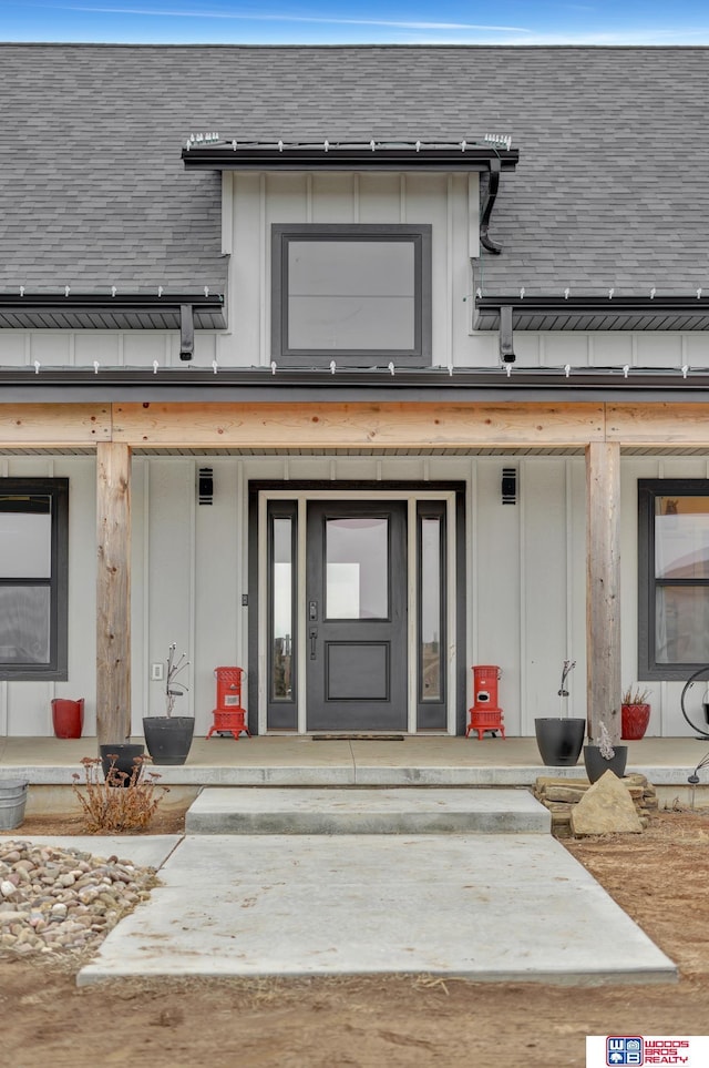 property entrance featuring a porch