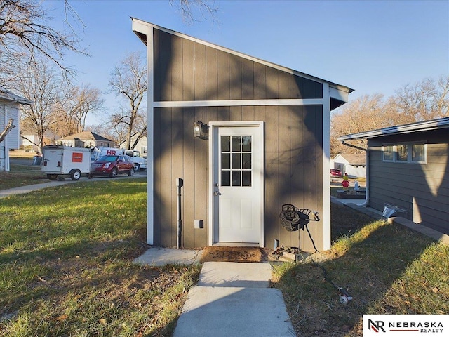 view of outdoor structure with a yard