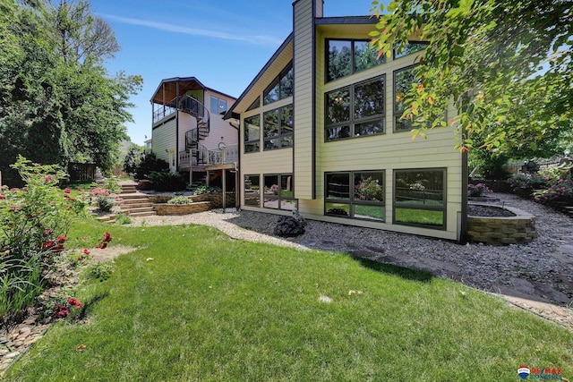 back of house featuring a yard