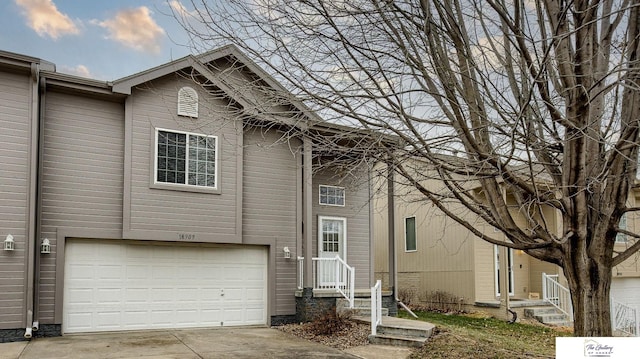 view of front facade featuring a garage