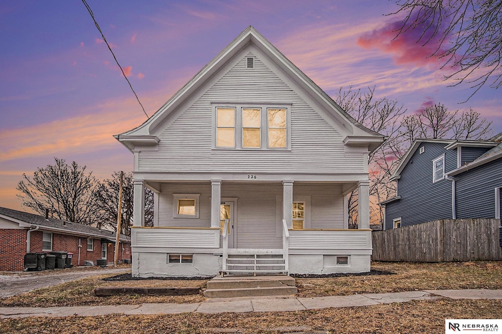 view of front of home with covered porch