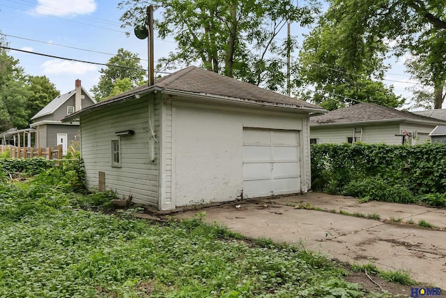 view of side of property featuring a garage and an outdoor structure