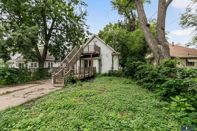 view of front facade featuring a deck