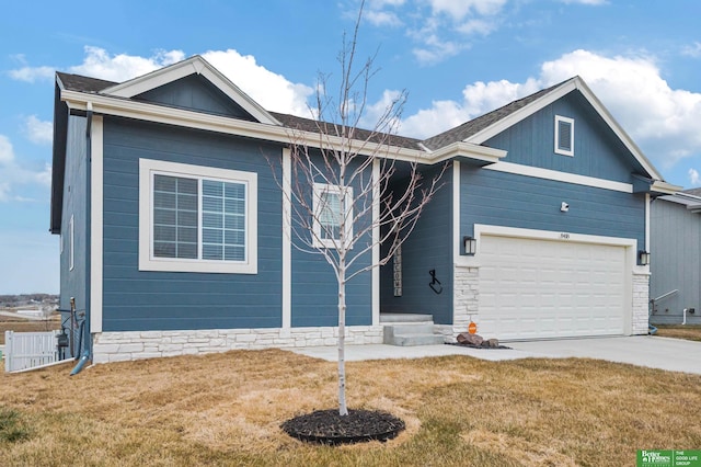 ranch-style home with a front yard