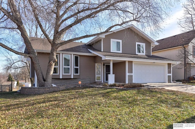 view of front of house featuring a front lawn and a garage