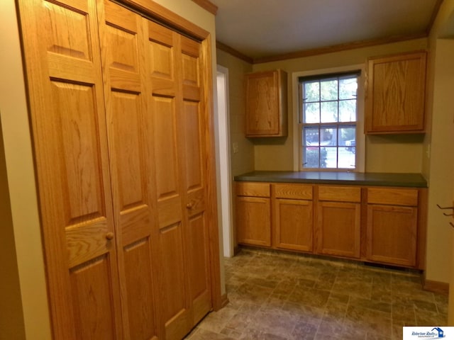 kitchen with ornamental molding