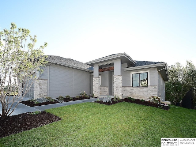 prairie-style home with a front lawn